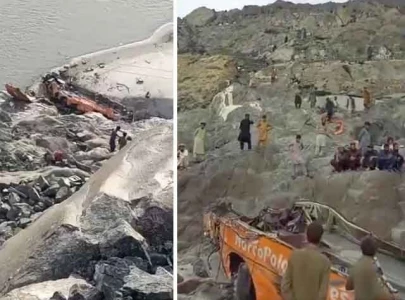 over 20 killed 21 injured in karakoram highway bus crash