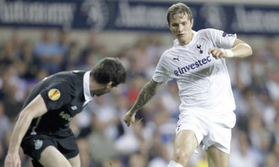 football tottenham survive shamrock scare