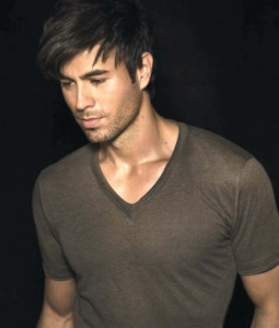 enrique to appear on facebook game