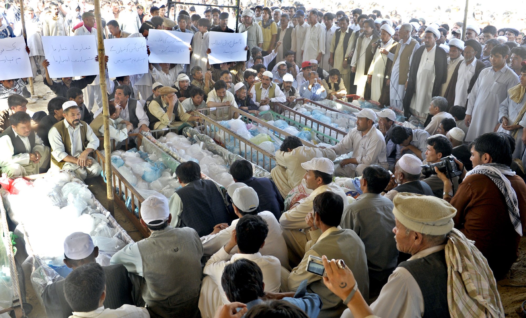 attack on hazaras politicians demand state protect shia community