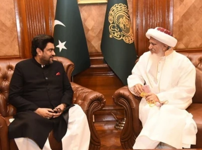 bohra community s spiritual leader announces donation of 100 laptops to it students