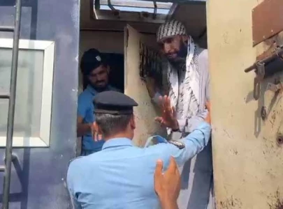 multiple arrests as islamabad police crackdown on ji sit in