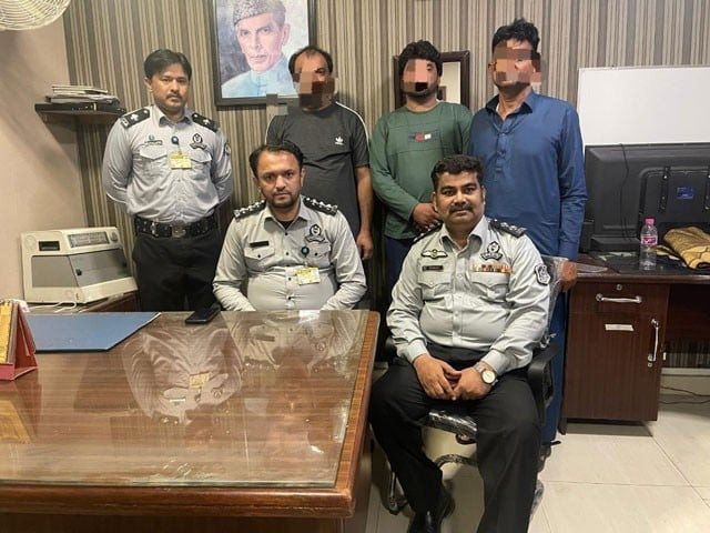 fia busts four passengers with fake visas at karachi airport fia busts four passengers with fake visas at karachi airport
