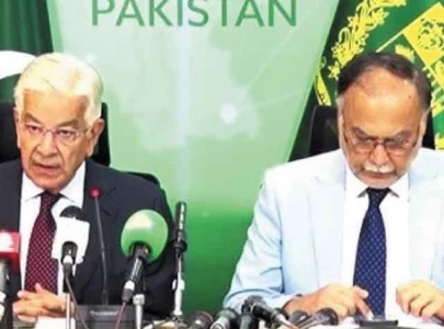 asif says govt will not tolerate death threats against cjp vows strict action