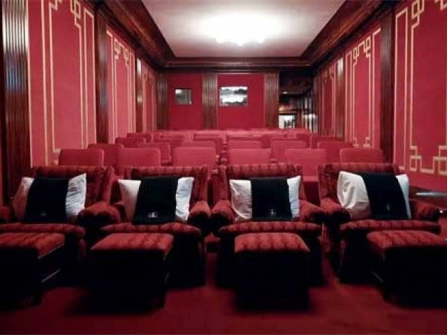 gunfire disrupts nida chaudhry s stage performance in multan theatre gunfire disrupts nida chaudhry s stage performance in multan theatre