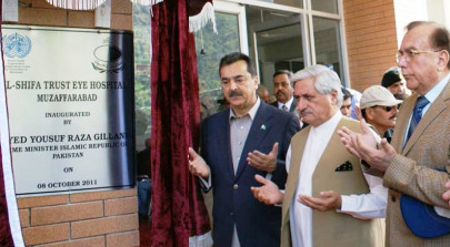 earthquake 2005 gilani visits affected areas vows development earthquake 2005 gilani visits affected areas vows development