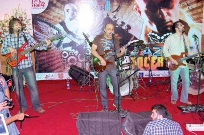 rymun 11 ali azmat rocks to headbanging cheering youth