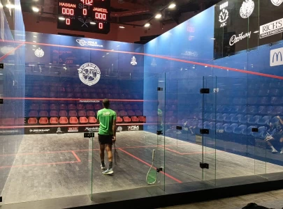 hamza nasir storm into pre quarters in international squash event