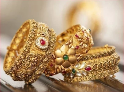 after rallying for three days gold price drops by rs700 per tola in local market after rallying for three days gold price drops by rs700 per tola in local market