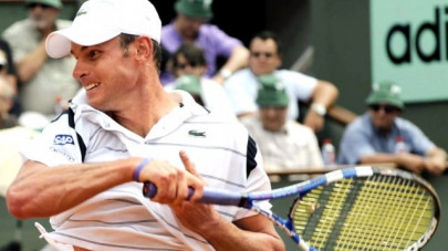tennis roddick survives scare in shanghai