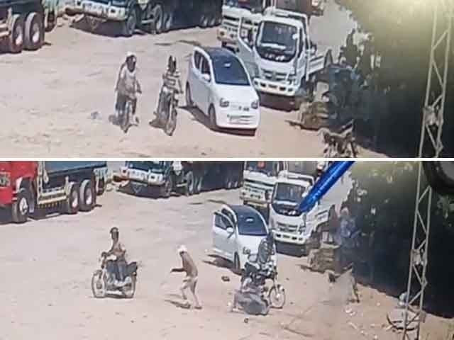 father killed son wounded in karachi robbery incident father killed son wounded in karachi robbery incident