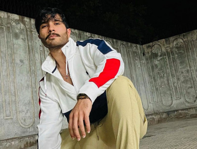 brace yourselves feroze khan is about to drop a rap track in english brace yourselves feroze khan is about to drop a rap track in english