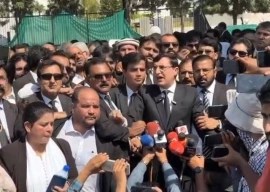 pti lawyers protest outside supreme court raise slogans against cjp