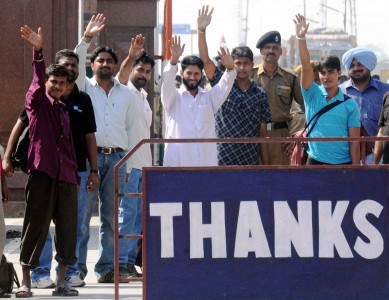 india releases 12 pakistani prisoners