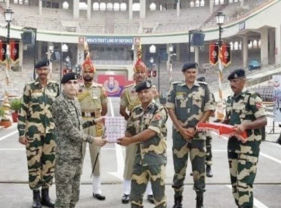 flag lowering ceremony at wagah border
