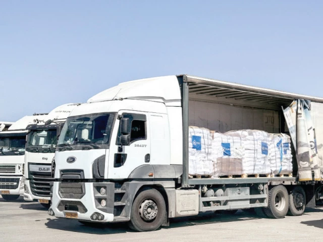 trucks carrying aid are seen at the kerem shalom crossing between israel and gaza photo reuters trucks carrying aid are seen at the kerem shalom crossing between israel and gaza photo reuters