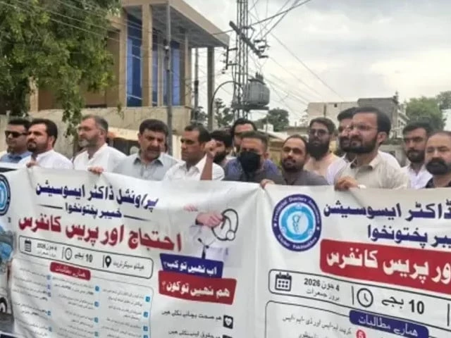 K-P doctors demand 100% pay hike