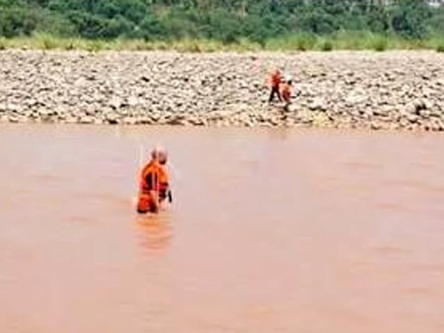 Rescue operation continues for youth missing in Chenab River