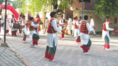 cultural entities potohar folk music and poetry reading pulls big crowd at lok virsa
