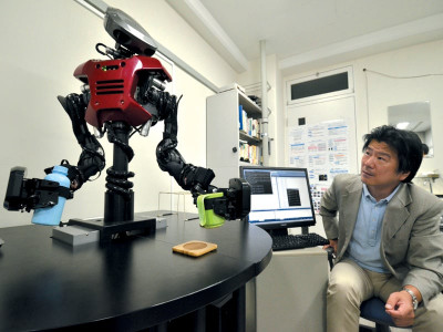 japanese scientist unveils thinking robot