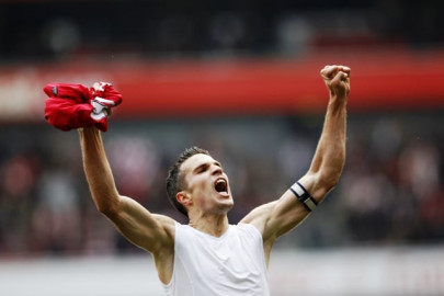 premier league arsenal s spirits lifted as van persie scores double