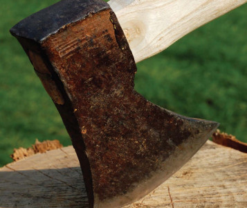 booze money man stabs wife 13 times for not handing over salary