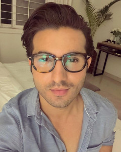 sadaf kanwal thinks husband shahroz sabzwari looks like tinder swindler simon leviev sadaf kanwal thinks husband shahroz sabzwari looks like tinder swindler simon leviev