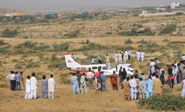 engine failure small plane on training exercise makes safe emergency landing engine failure small plane on training exercise makes safe emergency landing