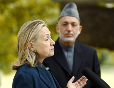clinton steps up pressure on pakistan taliban