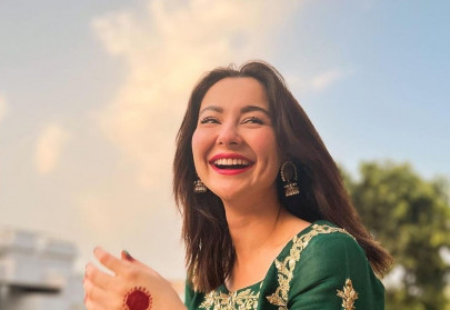 hania aamir s fans showed up outside her house police got involved hania aamir s fans showed up outside her house police got involved