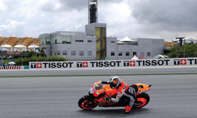 motorcycling pedrosa storms to pole motorcycling pedrosa storms to pole