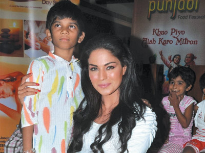 veena malik will sponsor a hindu girl veena malik will sponsor a hindu girl