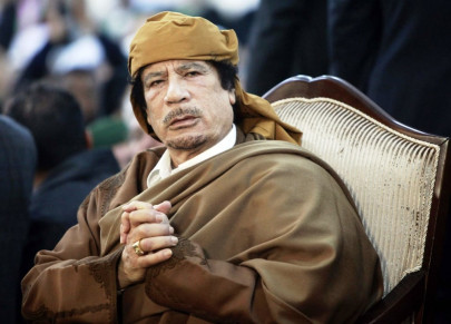 fallen leader libya gives qaddafi inglorious secret burial
