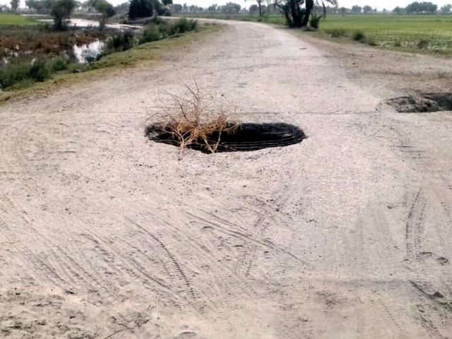faisalabad road becomes death trap faisalabad road becomes death trap