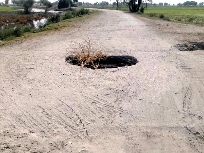 faisalabad road becomes death trap