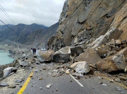 landslides block karakoram highway