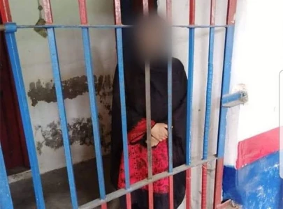 woman booked for cutting daughter s wrist