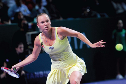 tennis wozniacki to end year on top