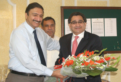 cricket zaka finally warms the big chair cricket zaka finally warms the big chair