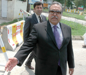 nicl scandal dg fia leaves country despite sc orders