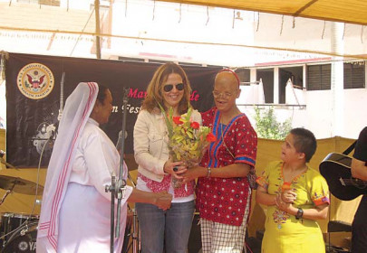 residents of dar ul sukun sing and dance with american singer residents of dar ul sukun sing and dance with american singer
