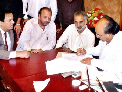 mayor or commissioner cities in sindh wake up wondering who s in charge