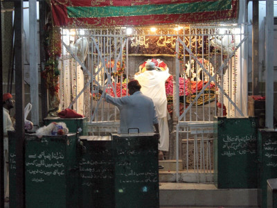 lal shahbaz qalandar president orders swift repair of sehwan shrine