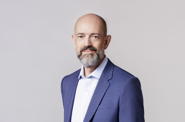 simon segars the ceo of british chip designer arm poses in an undated handout image provided to reuters september 14 2020 photo reuters simon segars the ceo of british chip designer arm poses in an undated handout image provided to reuters september 14 2020 photo reuters