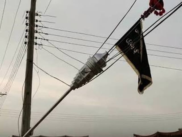 Eight killed after alam falls on power line in Shikarpur