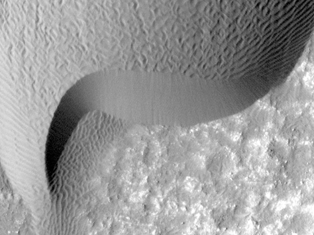 martian sand dunes caught in motion martian sand dunes caught in motion