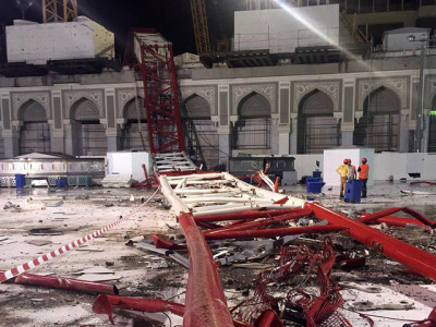 who is responsible for the crane that fell in makkah