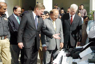 us consul general hands special equipment to sindh police