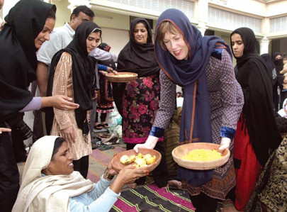 us envoy s wife gives thanksgiving treats us envoy s wife gives thanksgiving treats