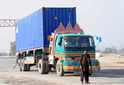 pakistan blocks afghanistan nato supplies after check post attack pakistan blocks afghanistan nato supplies after check post attack